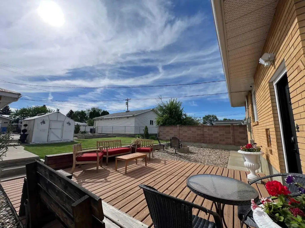 2231 20 Avenue SE Medicine Hat AB T1A3Y8