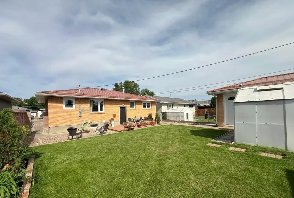 2231 20 Avenue SE Medicine Hat AB T1A3Y8