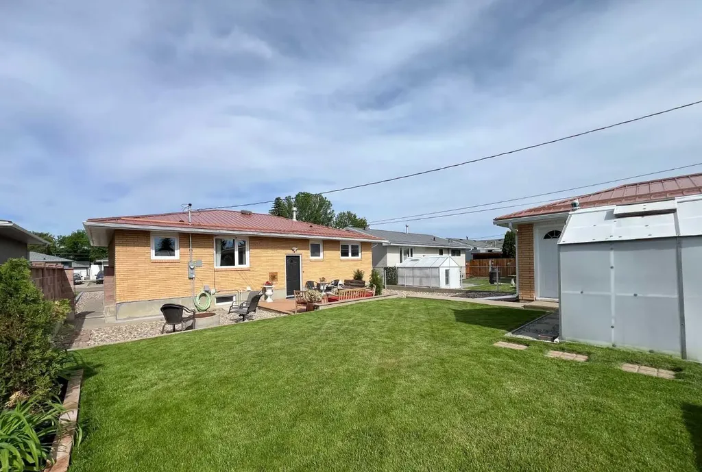 2231 20 Avenue SE Medicine Hat AB T1A3Y8
