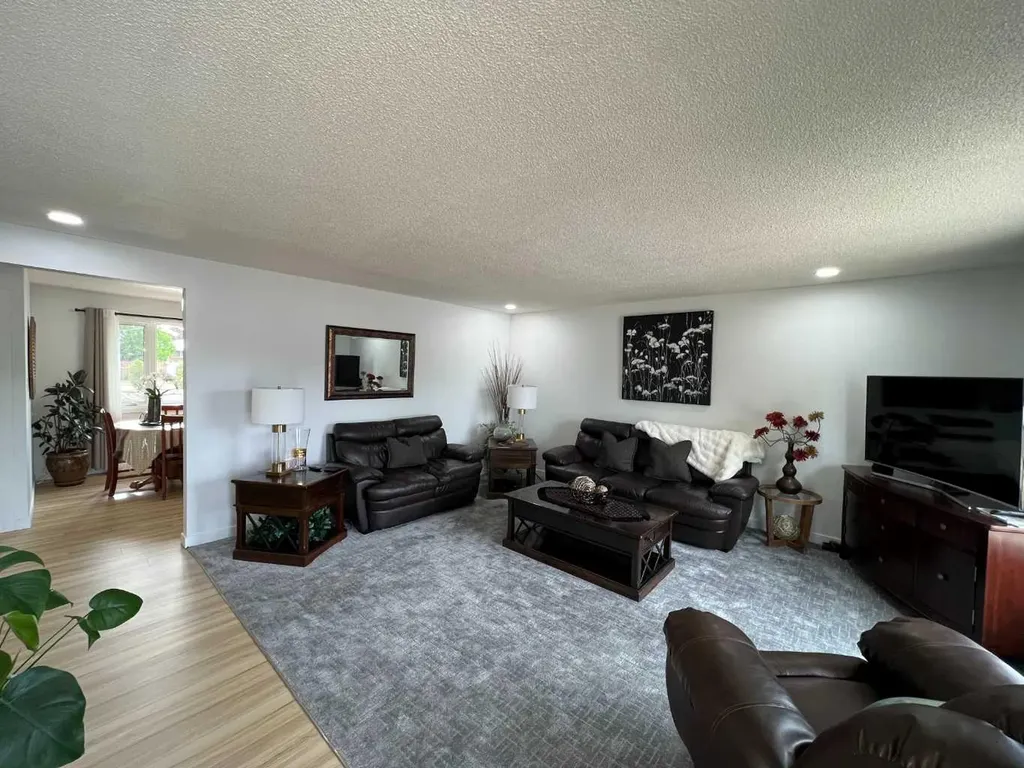 2231 20 Avenue SE Medicine Hat AB T1A3Y8