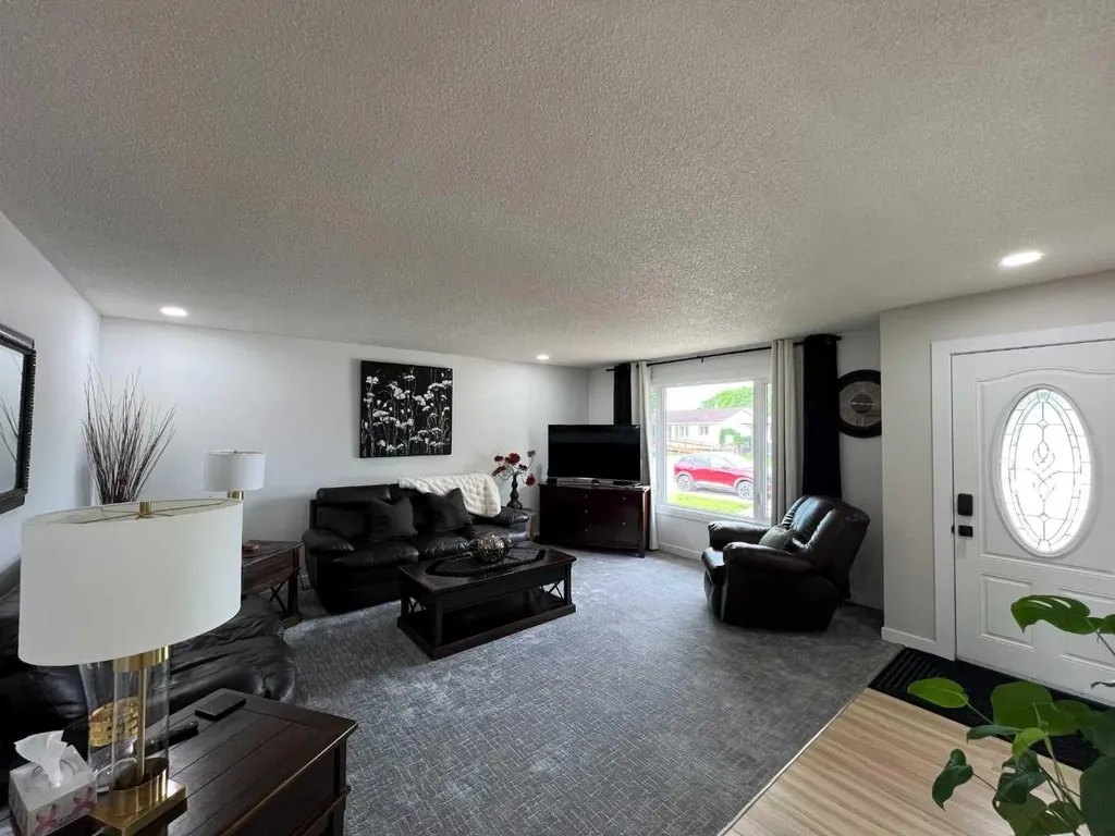 2231 20 Avenue SE Medicine Hat AB T1A3Y8