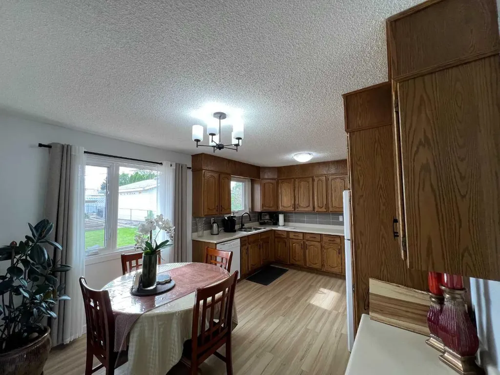 2231 20 Avenue SE Medicine Hat AB T1A3Y8