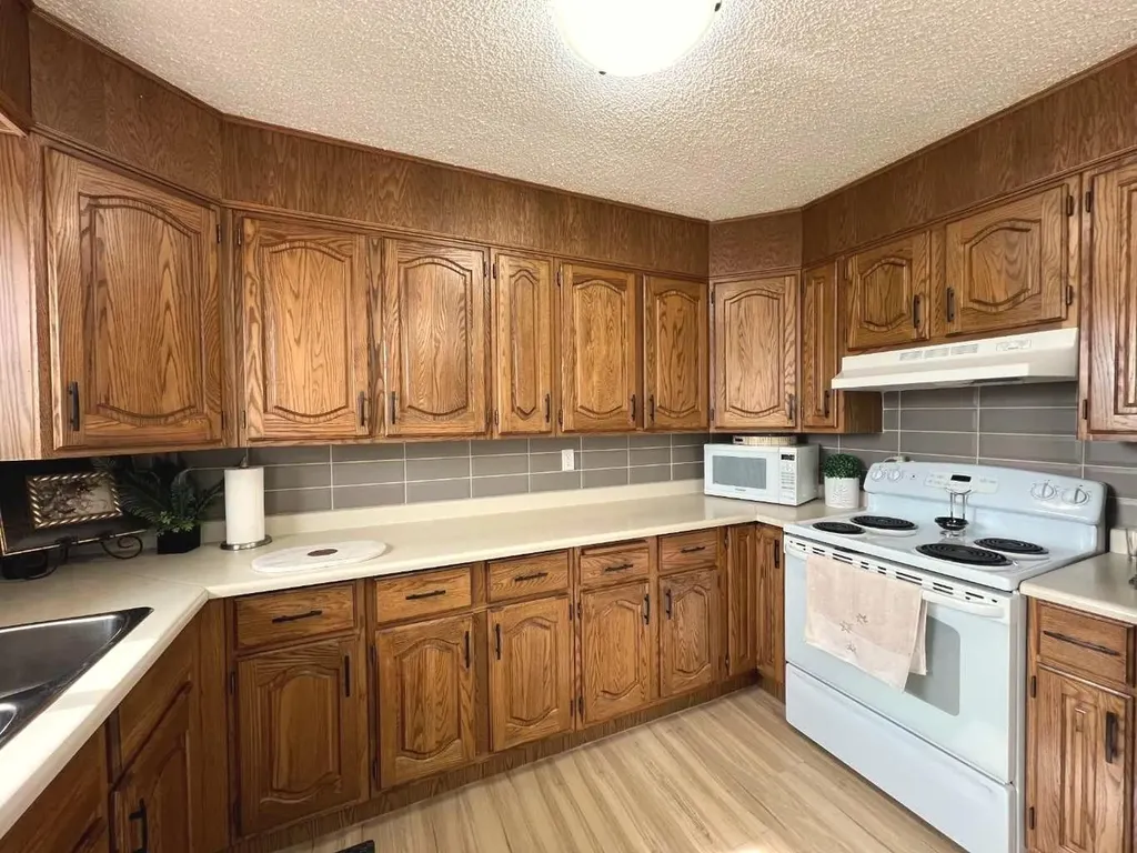 2231 20 Avenue SE Medicine Hat AB T1A3Y8