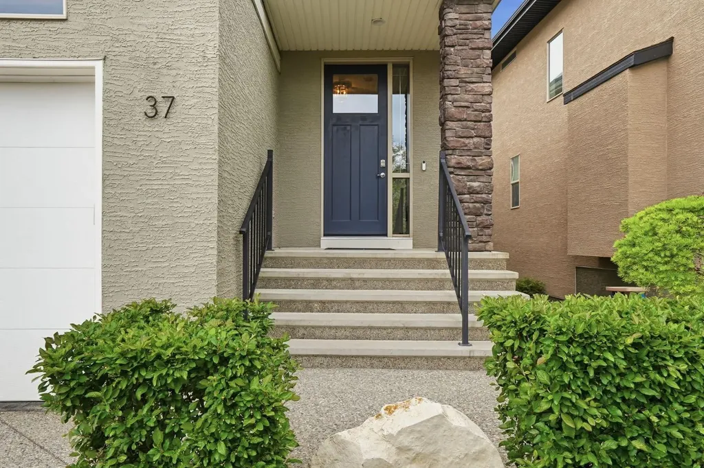 37 Walden Park SE Calgary AB T2X 0Z2