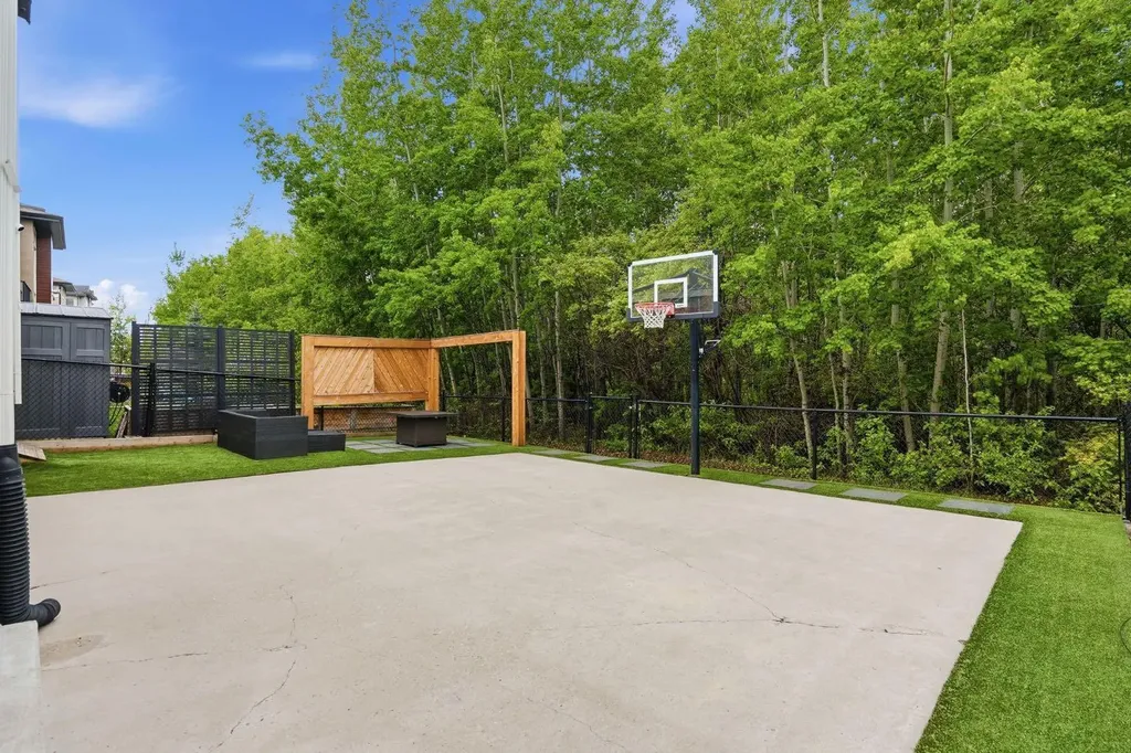 37 Walden Park SE Calgary AB T2X 0Z2