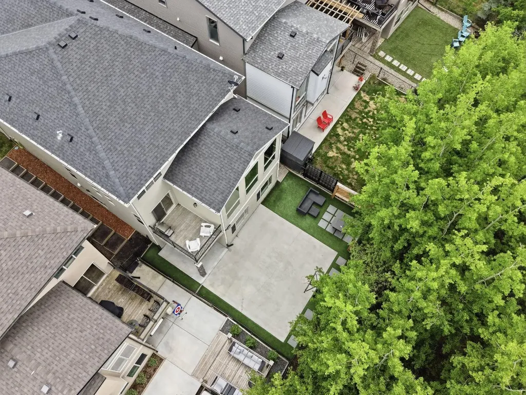37 Walden Park SE Calgary AB T2X 0Z2