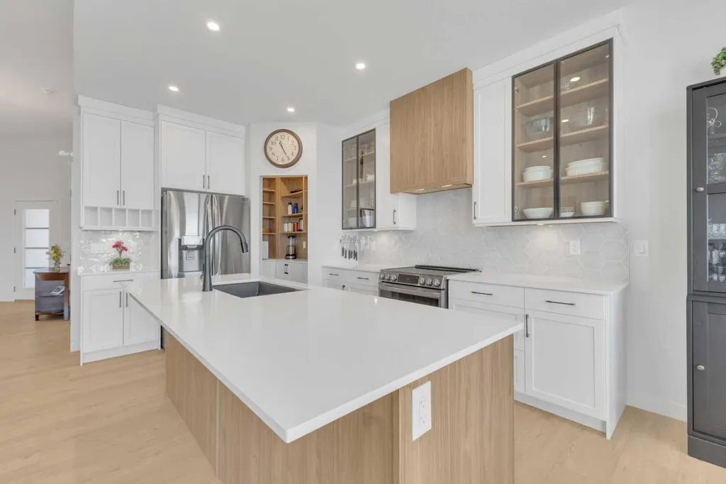 12 Emmett Crescent Red Deer AB T4P 3G8