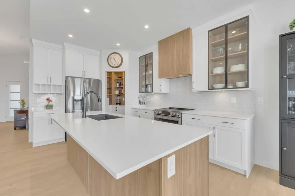12 Emmett Crescent Red Deer AB T4P 3G8