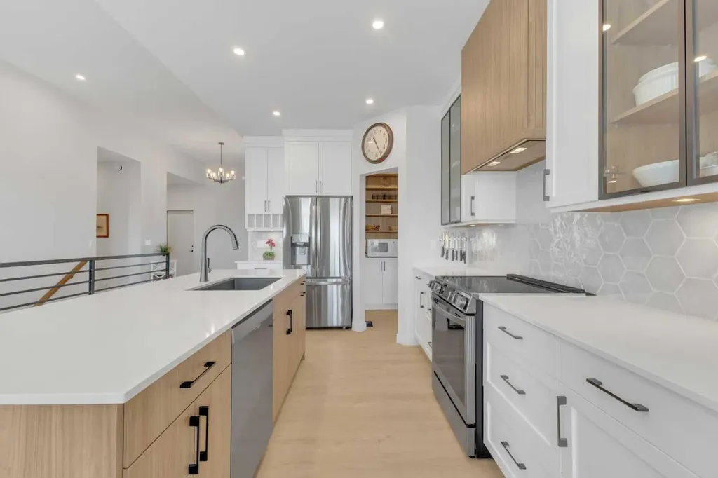 12 Emmett Crescent Red Deer AB T4P 3G8
