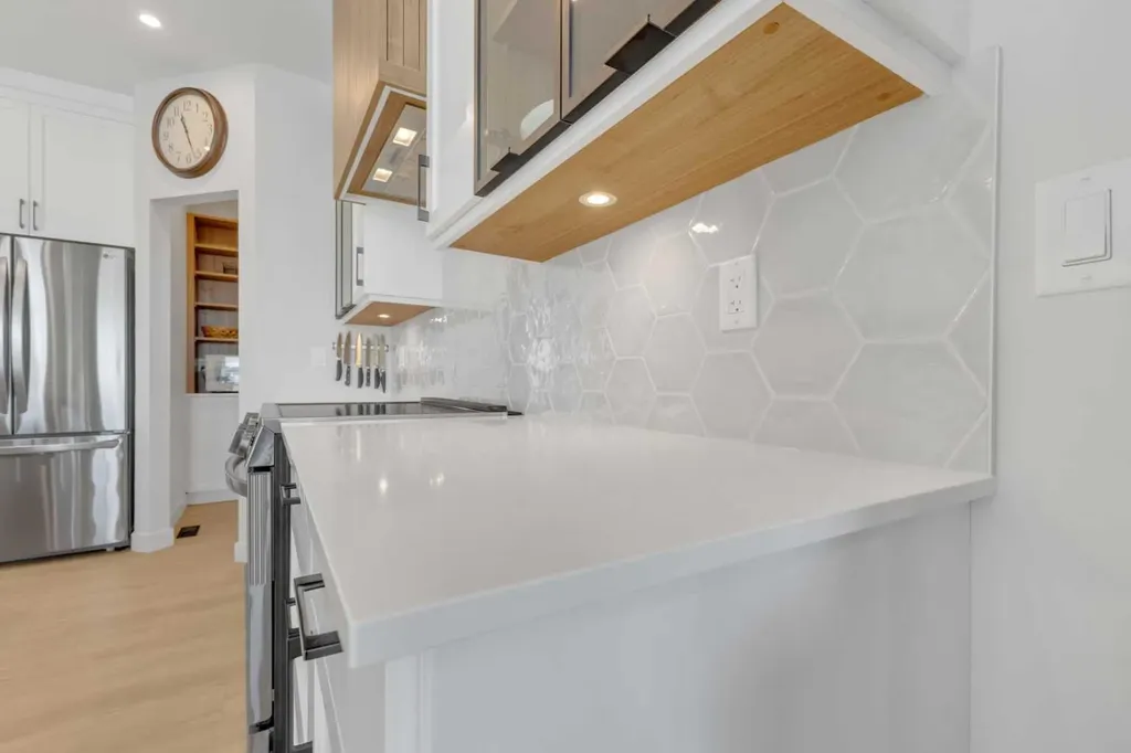 12 Emmett Crescent Red Deer AB T4P 3G8