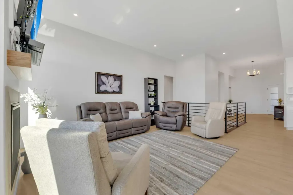 12 Emmett Crescent Red Deer AB T4P 3G8