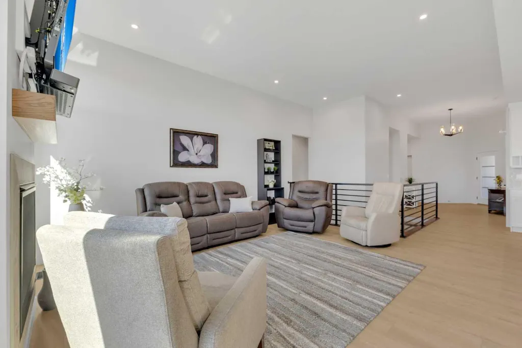 12 Emmett Crescent Red Deer AB T4P 3G8