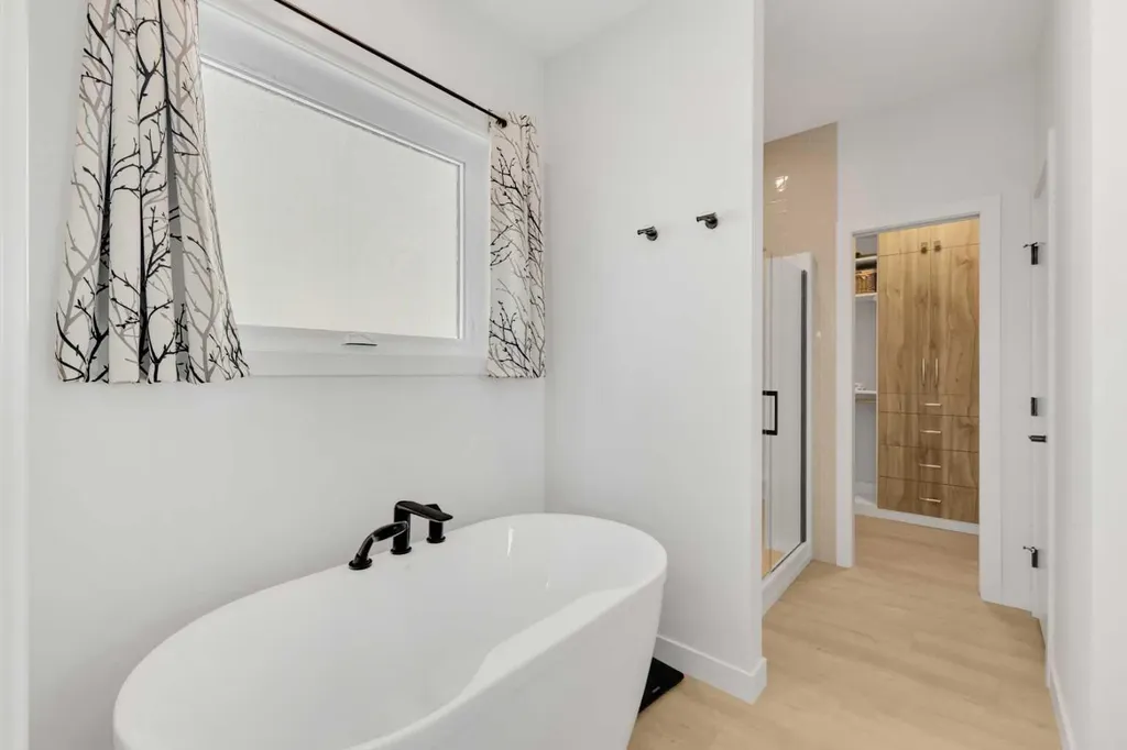 12 Emmett Crescent Red Deer AB T4P 3G8