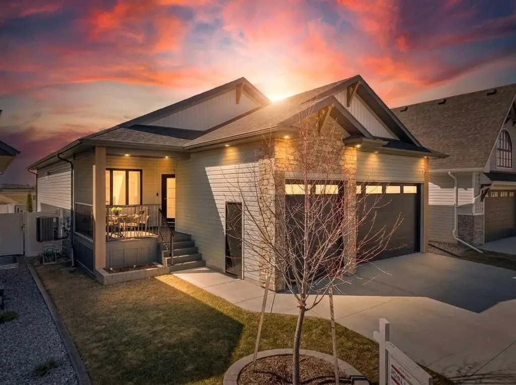 12 Emmett Crescent Red Deer AB T4P 3G8