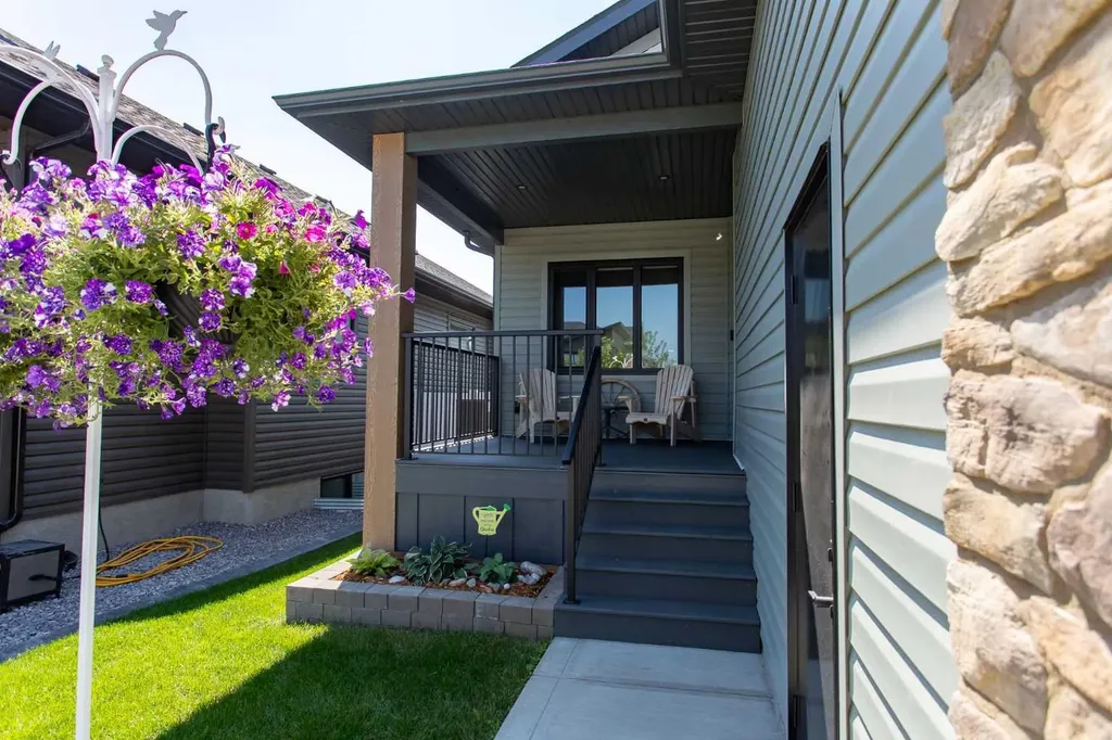 12 Emmett Crescent Red Deer AB T4P 3G8