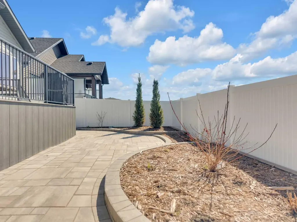 12 Emmett Crescent Red Deer AB T4P 3G8