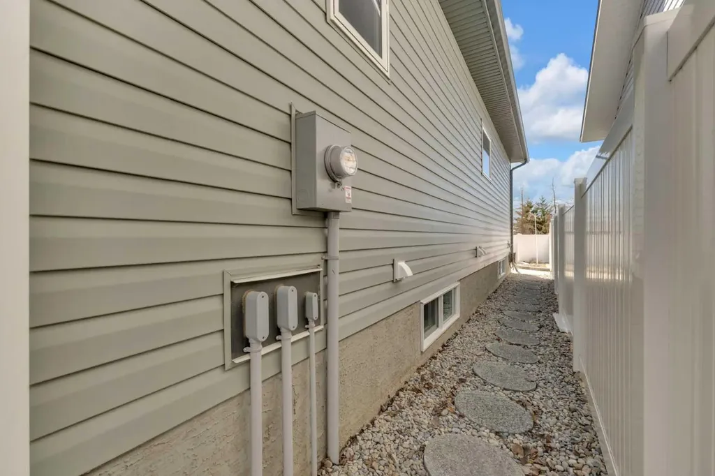 12 Emmett Crescent Red Deer AB T4P 3G8