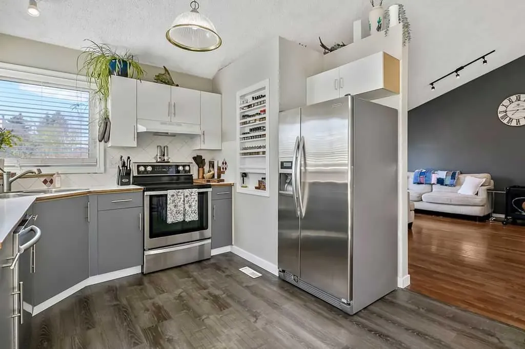 52 Hunters Crescent Okotoks AB T1S 1M2