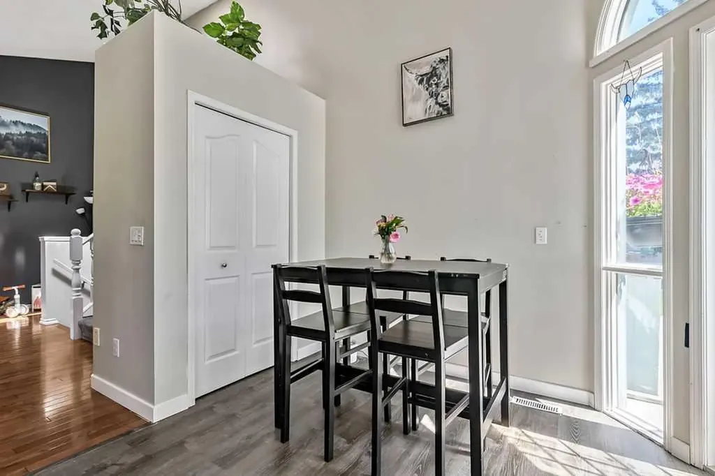 52 Hunters Crescent Okotoks AB T1S 1M2