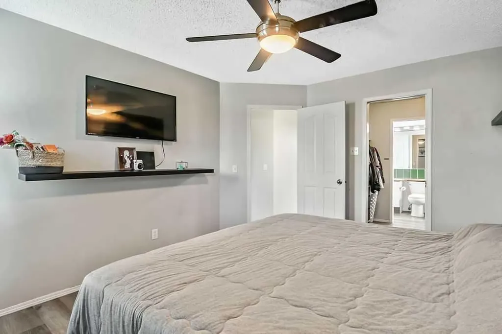 52 Hunters Crescent Okotoks AB T1S 1M2
