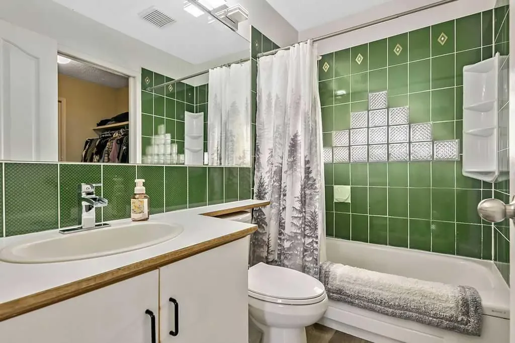 52 Hunters Crescent Okotoks AB T1S 1M2