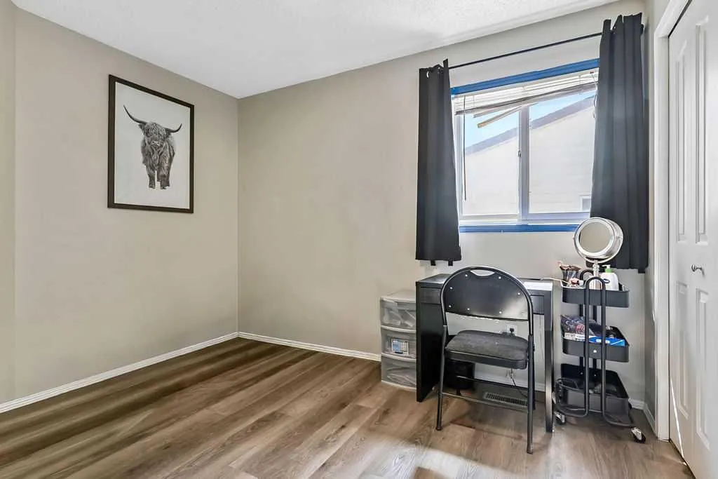 52 Hunters Crescent Okotoks AB T1S 1M2