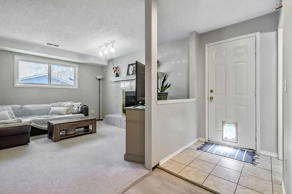 52 Hunters Crescent Okotoks AB T1S 1M2