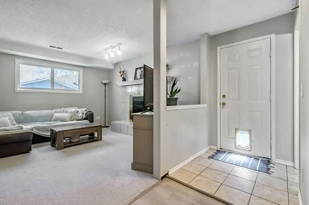 52 Hunters Crescent Okotoks AB T1S 1M2