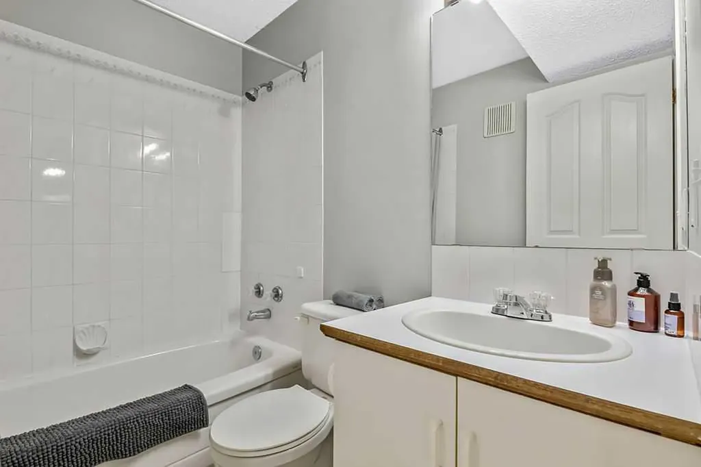 52 Hunters Crescent Okotoks AB T1S 1M2