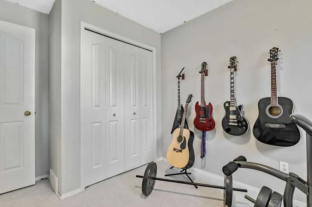 52 Hunters Crescent Okotoks AB T1S 1M2