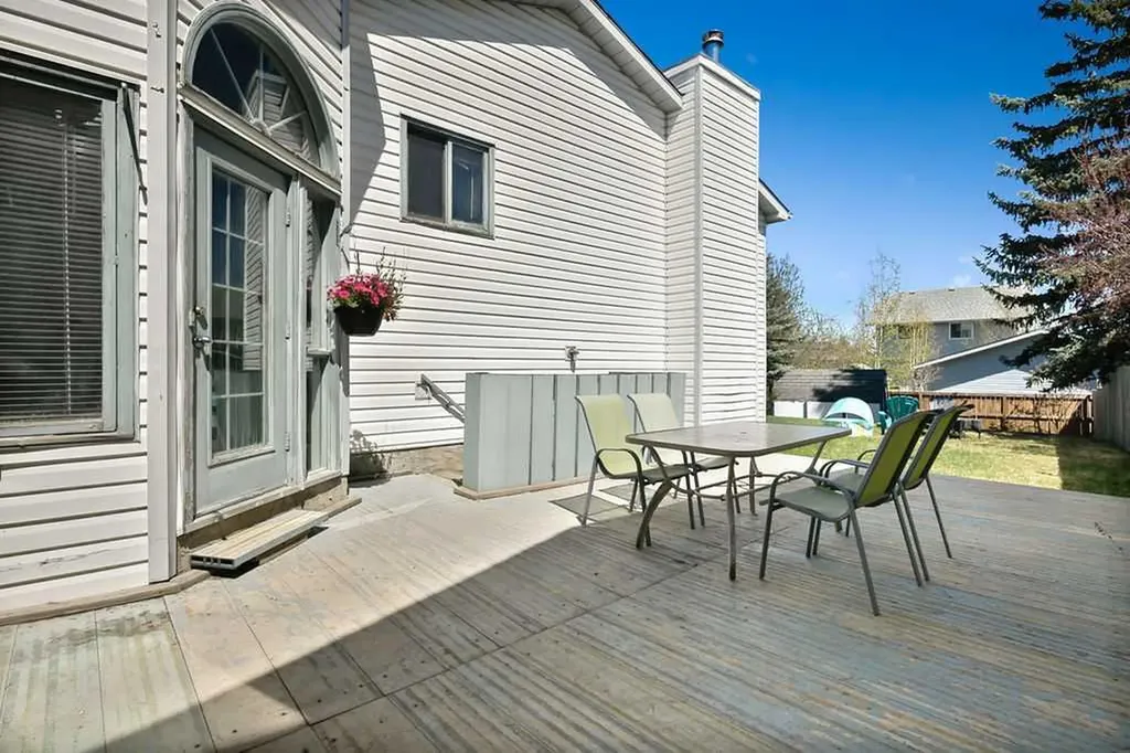 52 Hunters Crescent Okotoks AB T1S 1M2