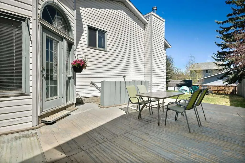 52 Hunters Crescent Okotoks AB T1S 1M2
