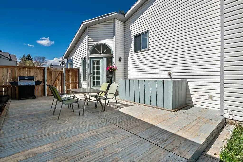 52 Hunters Crescent Okotoks AB T1S 1M2