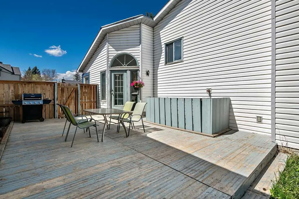 52 Hunters Crescent Okotoks AB T1S 1M2