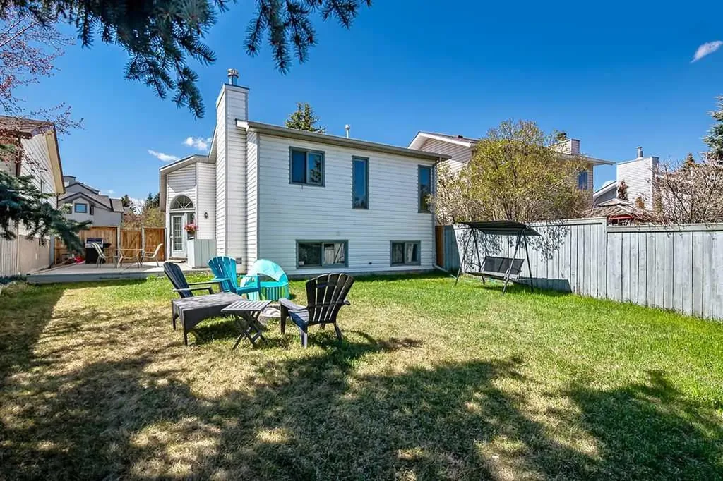 52 Hunters Crescent Okotoks AB T1S 1M2