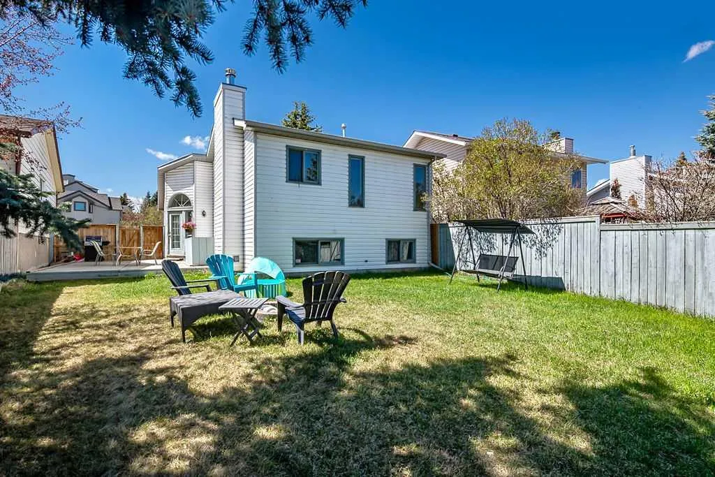 52 Hunters Crescent Okotoks AB T1S 1M2
