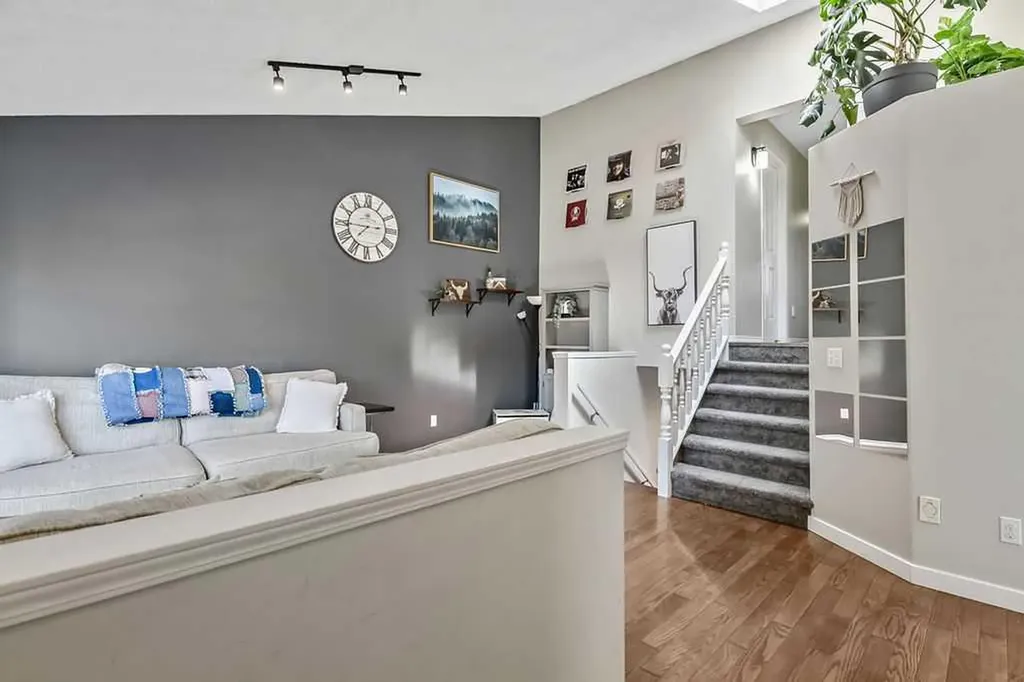 52 Hunters Crescent Okotoks AB T1S 1M2