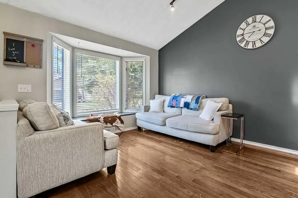 52 Hunters Crescent Okotoks AB T1S 1M2