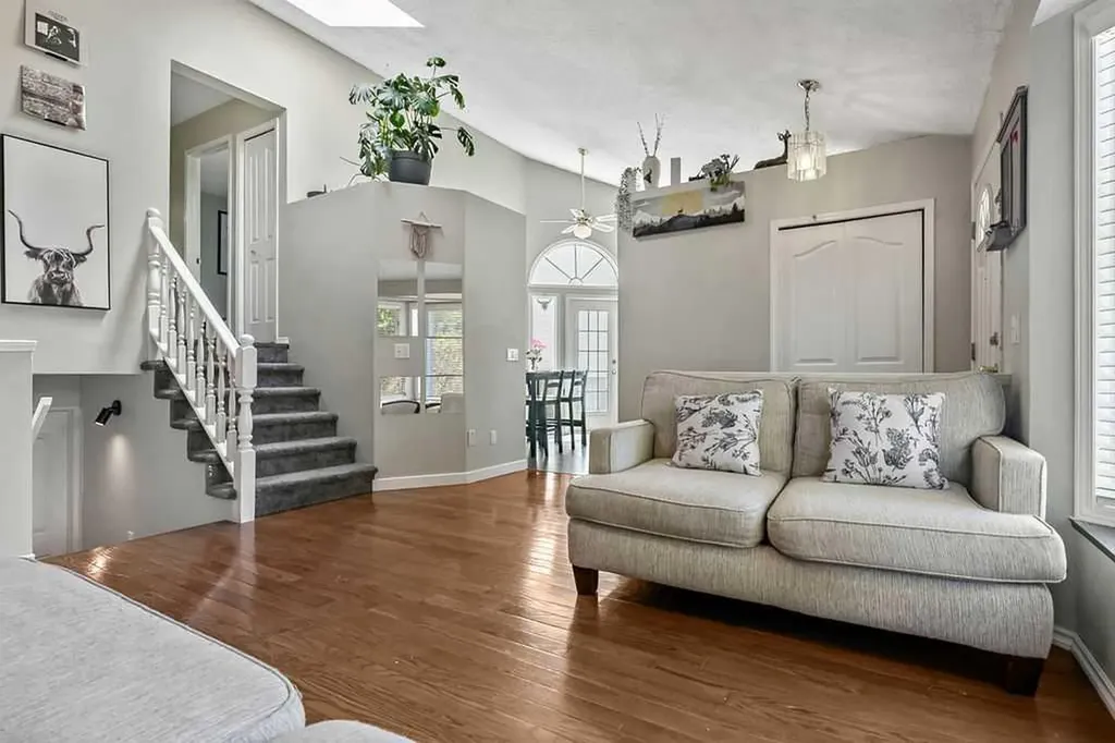 52 Hunters Crescent Okotoks AB T1S 1M2