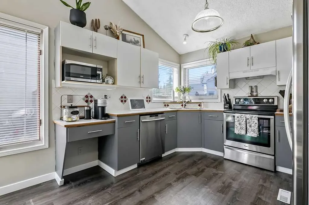52 Hunters Crescent Okotoks AB T1S 1M2