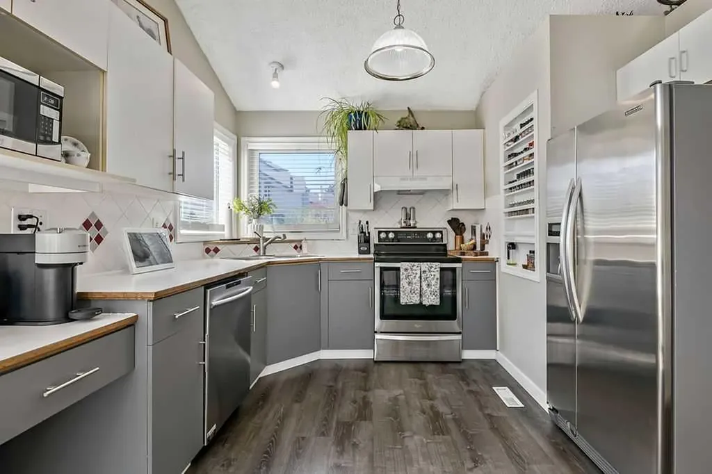 52 Hunters Crescent Okotoks AB T1S 1M2