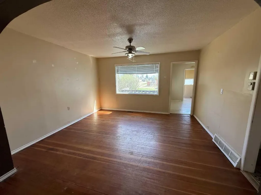 113 5 Avenue E Hanna AB T0J 1P0