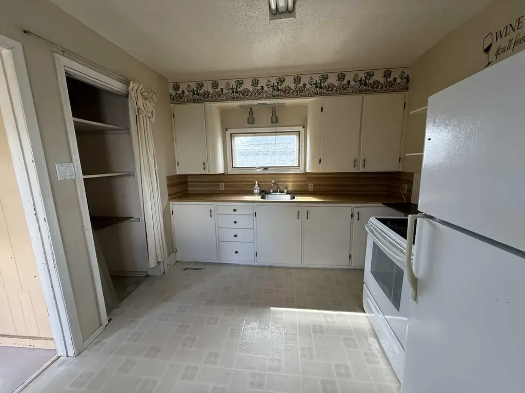 113 5 Avenue E Hanna AB T0J 1P0