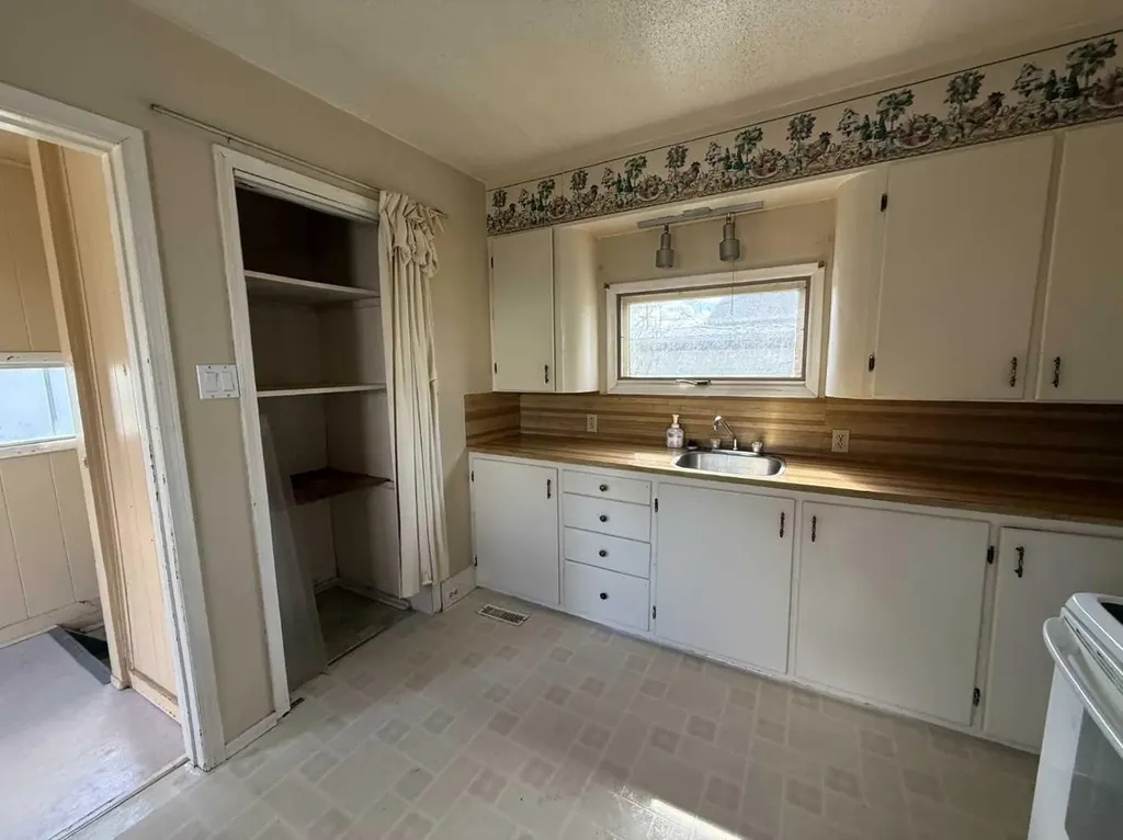 113 5 Avenue E Hanna AB T0J 1P0