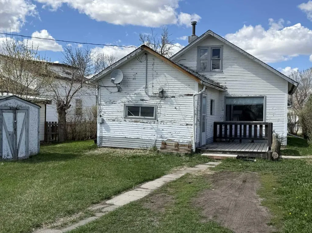 113 5 Avenue E Hanna AB T0J 1P0