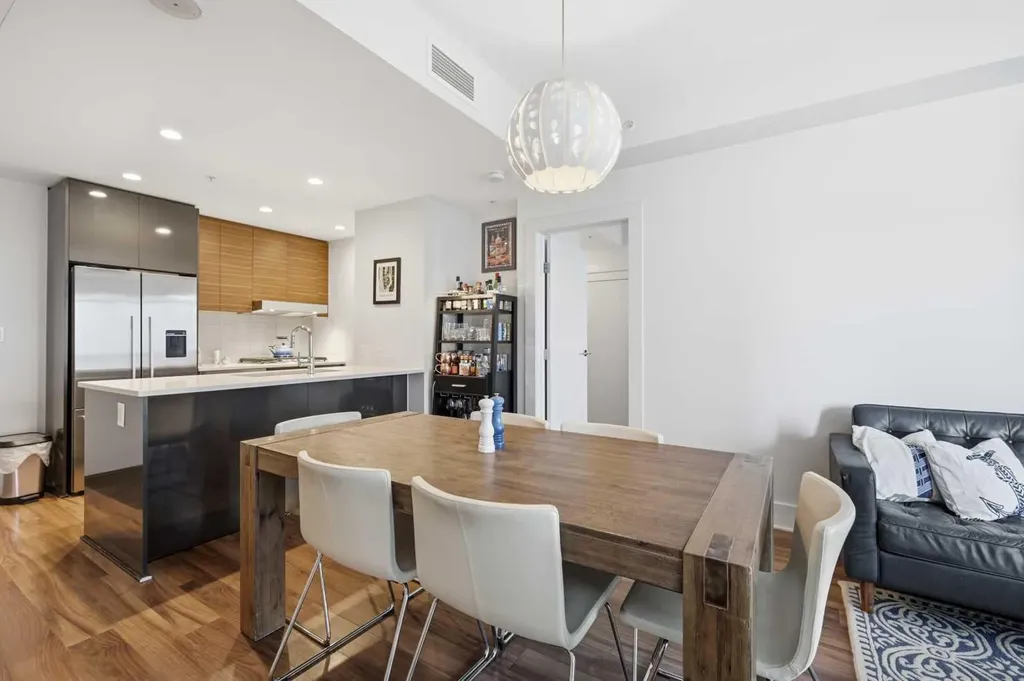 46 9 Street NE Calgary AB T2E 7Y1