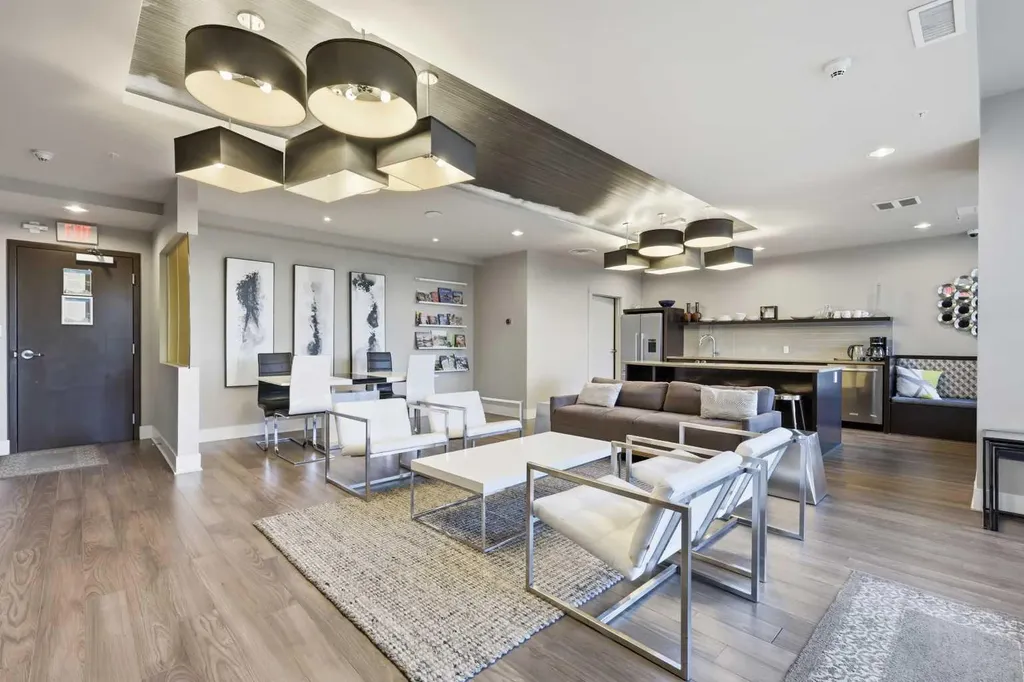 46 9 Street NE Calgary AB T2E 7Y1