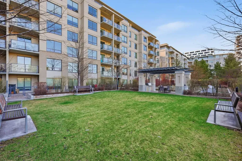 46 9 Street NE Calgary AB T2E 7Y1