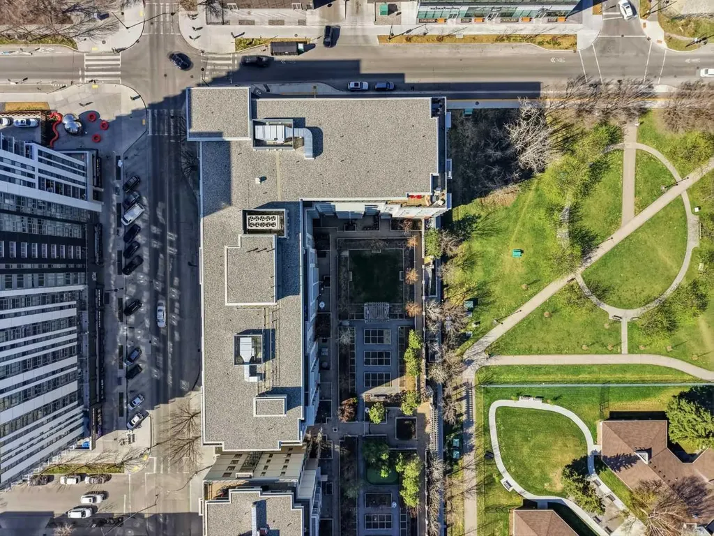 46 9 Street NE Calgary AB T2E 7Y1