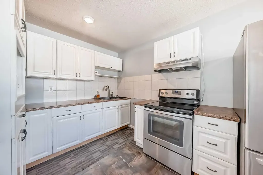 4503 75 Street NW Calgary AB T3B 2M7